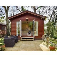 Elm Lodge - a lodge/cabin that sleeps 3 guests in 1 bedroom