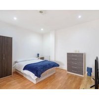 New! Spacious Flat with parking