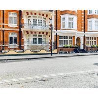 Luxury Knightsbridge apartment outside harrods