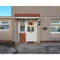 Seaside holiday home with large garden & short walk to beach