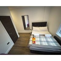 Luxury Southgate House 6 Bedroom 6 bathroom Jacuzzi Bath 2 Min M62 Free Parking