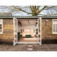 STARGAZE - UNIQUE STAY | SLEEPS 2 | HOT TUB | BBQ | PATIO | WI-FI