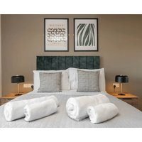 Richmond Row 1 Bed Apartment - Secure Parking & EV