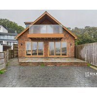 4 Bed house | Hill top views | 3 car driveway