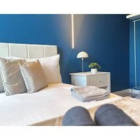 The Blue Loft - Modern City Apartment