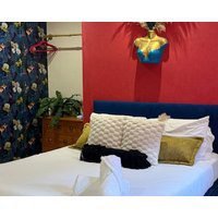 1 Bed Flat - Sleeps 5 - Pet friendly - Parking