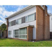 4 bedroom accommodation in Kenilworth