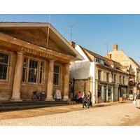 Central Stamford Townhouse With Parking