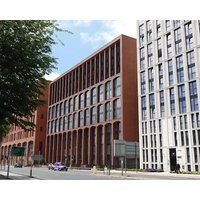 Home Feel Apartment in Quite Community in M16 only 10 min to City