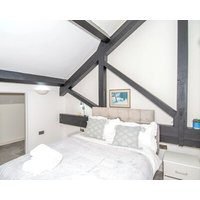 Apartment - Sleeps 4 - Parking - Workspace