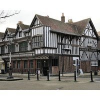 Cruise Relax Explore. Free p/king - 5mins to beach. 10mins to city & port. 5*