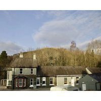 Two Chimneys - sleeps 6 guests in 3 bedrooms