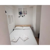 Central Cozy Cellar a step from Holland Park & Kensington