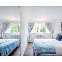 Cozy 2 bedroom flat- Heart of Victoria