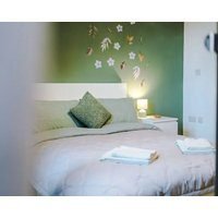 Stylish 2-Bed Apartment Sleeps 6 Free Parking