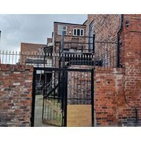 Anfield View Escape – Private Ensuite Room Near Stadium & Shops