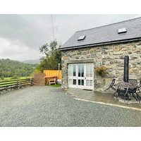 Mountain View Cottage with Hot Tub in the Heart of Snowdonia. Sleeps 5