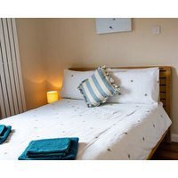 Marine Apartment - sleeps 4 guests in 2 bedrooms