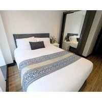 Elegant 2 bed flat with balcony in London