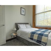 Double Story 2-Bedroom Suite In Rochdale