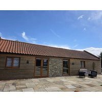 The Oak Country Home Sleeps 4 with Hot Tub