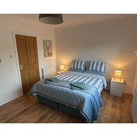 Cosy Village Apartment. Pet-friendly! 30 Mins From Glasgow & Edinburgh!