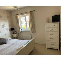 Charming 5-bedroom Guesthouse In A Peaceful Location Near Northampton Centre