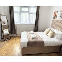 Entire 3 Bedroom Ground Floor Garden Modern Home