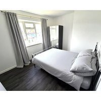 Spacious 4 Bed Home with Memory Foam Mattresses!