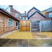 Ensuite2 Woodhouse private bath 2kitchen
