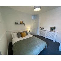 Cosy stylish 2-bedroom apartment easy access to Cardiff