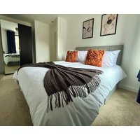 Stylish City Centre Stay with balcony - Near Football Stadiums