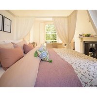Spacious Studio Apartment In Central Bath - Sleeps 2 Parking Available