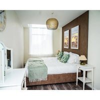 Luxury 1- Bed Apartment Opposite Dewsbury Train Station