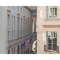 3 Bedroom Apartment Steps From Piccadilly Circus!