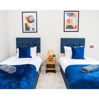 Birmingham 4 Bedroom Apartment - With Parking