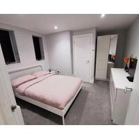 4 sleeps apartment close to bars and restaurants and short walk to the beach