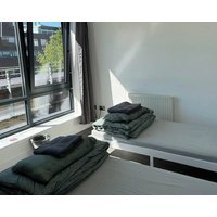 2-Bed Apartment Sleeps 5 - Free Parking - Balcony