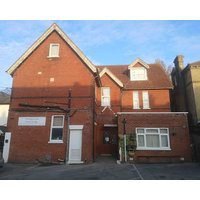 Ground-Floor Family Studio Apartment with Double and Single Beds – Free Parking