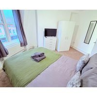 High Quality Brand NEW flat for 7 people in Chelsea w/ welcome breakfast