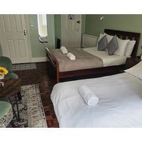 Basement 2 Bed Appartment with EVCharger