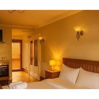 Elegant Vintage Stay Near Airport & NEC