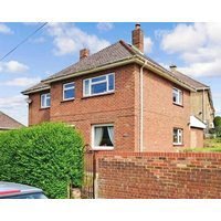 Relax in this Charming East Cowes House with Garden and BBQ