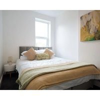 Modern Town-Centre Stay