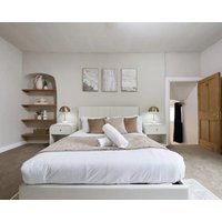 Spacious 3BR Flat in Cowbridge Centre