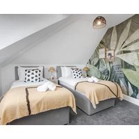Group Getaway Stylish 2-bed Cardiff Flat
