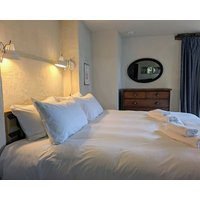 Cosy studio apartment w/wood burning stove & amazing views near Bath