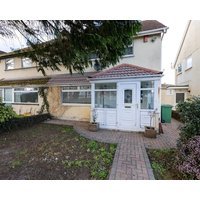 Spacious 3 Bed Home With Pool Table