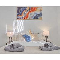 Cozy 2BR Apt | Near Fulham Market