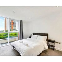 O2 & ExCeL Modern 1-Bedroom Waterfront Flat • Sleeps 4